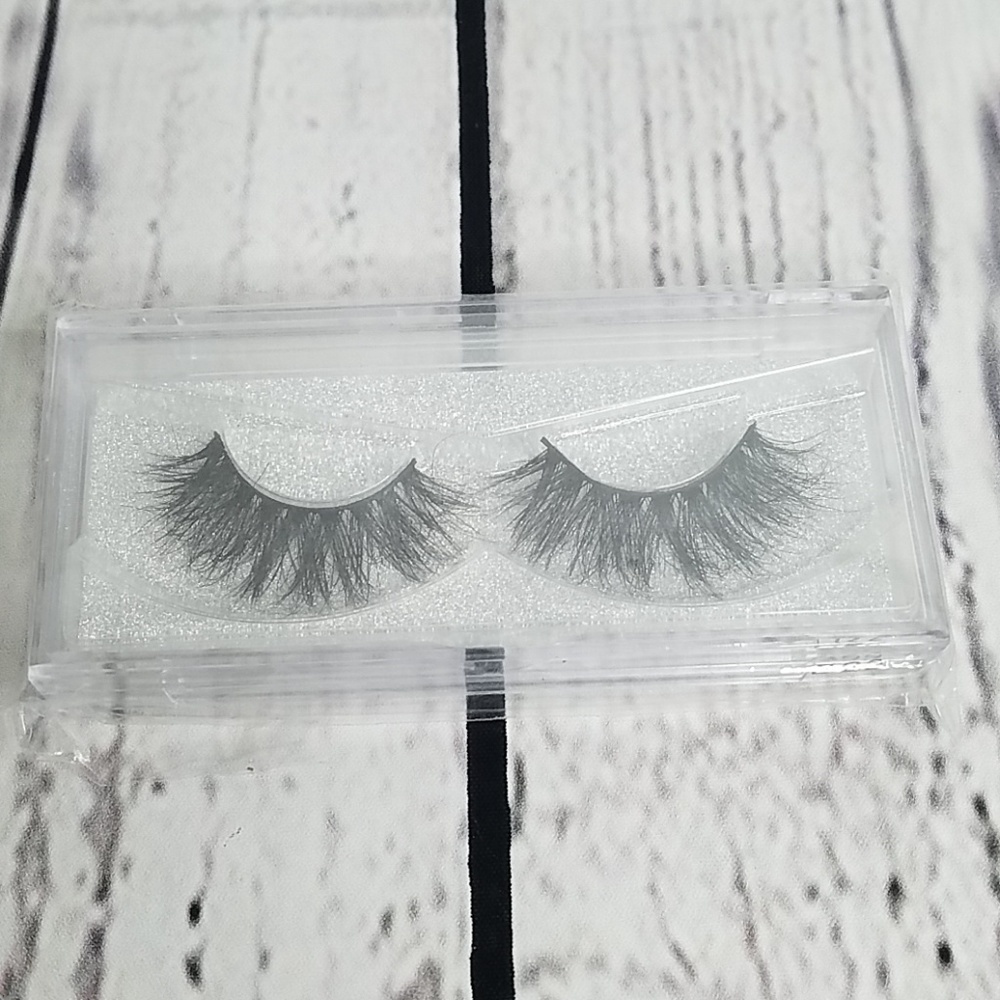 D22 | LASHES - Picture 2 of 4